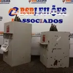 LOTE 124 - 02 CAPACITORES. (NO ESTADO) ATENÇÃO! FAZER A VISITAÇÃO ANTES DE ARREMATAR, NÃO SABEMOS SE FUNCIONA. LEILÃO NÃO TEM GARANTIA E NEM DEVOLUÇÃO, SUJEITO A POSSÍVEIS AVARIAS VISÍVEIS/OCULTAS E/OU AUSÊNCIA DE COMPONENTES.