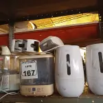 LOTE 167 - 08 UMIDIFICADORES MARCAS E MODELOS DIVERSOS E 03 DISPENSES. (NO ESTADO) ATENÇÃO! FAZER A VISITAÇÃO ANTES DE ARREMATAR, NÃO SABEMOS SE FUNCIONA. LEILÃO NÃO TEM GARANTIA E NEM DEVOLUÇÃO, SUJEITO A POSSÍVEIS AVARIAS VISÍVEIS/OCULTAS E/OU AUSÊNCIA DE COMPONENTES.
