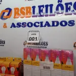 LOTE 001 - 20 LÂMPADAS BULBO LED A60 9W BIVOLT 3000K – ELGIN NOVO. (NO ESTADO) ATENÇÃO! FAZER A VISITAÇÃO ANTES DE ARREMATAR, NÃO SABEMOS SE FUNCIONA. LEILÃO NÃO TEM GARANTIA E NEM DEVOLUÇÃO, SUJEITO A POSSÍVEIS AVARIAS VISÍVEIS/OCULTAS E/OU AUSÊNCIA DE COMPONENTES.