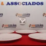 LOTE 070 - 06 PRATOS BRANCOS GRANDES. (NO ESTADO) ATENÇÃO! FAZER A VISITAÇÃO ANTES DE ARREMATAR, NÃO SABEMOS SE FUNCIONA. LEILÃO NÃO TEM GARANTIA E NEM DEVOLUÇÃO, SUJEITO A POSSÍVEIS AVARIAS VISÍVEIS/OCULTAS E/OU AUSÊNCIA DE COMPONENTES.