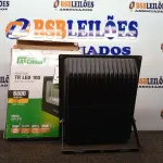 LOTE 134 - 01 REFLETORES TR LED 100W 3000K PRETO – TASHIBRA NOVO. (NO ESTADO) ATENÇÃO! FAZER A VISITAÇÃO ANTES DE ARREMATAR, NÃO SABEMOS SE FUNCIONA. LEILÃO NÃO TEM GARANTIA E NEM DEVOLUÇÃO, SUJEITO A POSSÍVEIS AVARIAS VISÍVEIS/OCULTAS E/OU AUSÊNCIA DE COMPONENTES.