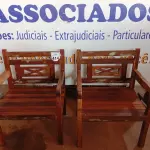 LOTE 414 - 01 CONJUNTO DE SOFÁ PARA JARDIM EM MADEIRA COM 3 PEÇAS (NO ESTADO) ATENÇÃO! FAZER A VISITAÇÃO ANTES DE ARREMATAR, NÃO SABEMOS SE FUNCIONA. LEILÃO NÃO TEM GARANTIA E NEM DEVOLUÇÃO, SUJEITO A POSSÍVEIS AVARIAS VISÍVEIS/OCULTAS E/OU AUSÊNCIA DE COMPONENTES.