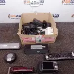 LOTE 405 - 01 LOTE COM ELETRÔNICOS DIVERSOS. (NO ESTADO) ATENÇÃO! FAZER A VISITAÇÃO ANTES DE ARREMATAR, NÃO SABEMOS SE FUNCIONA. LEILÃO NÃO TEM GARANTIA E NEM DEVOLUÇÃO, SUJEITO A POSSÍVEIS AVARIAS VISÍVEIS/OCULTAS E/OU AUSÊNCIA DE COMPONENTES.