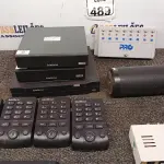 LOTE 489 - 01 LOTE COM DIVERSOS PARELHOS ELETRÔNICOS. (NO ESTADO) ATENÇÃO! FAZER A VISITAÇÃO ANTES DE ARREMATAR, NÃO SABEMOS SE FUNCIONA. LEILÃO NÃO TEM GARANTIA E NEM DEVOLUÇÃO, SUJEITO A POSSÍVEIS AVARIAS VISÍVEIS/OCULTAS E/OU AUSÊNCIA DE COMPONENTES.