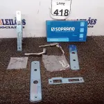 LOTE 418 - 02 FECHADURAS POPLINE ALAVANCA CR SOPRANO (NO ESTADO) ATENÇÃO! FAZER A VISITAÇÃO ANTES DE ARREMATAR, NÃO SABEMOS SE FUNCIONA. LEILÃO NÃO TEM GARANTIA E NEM DEVOLUÇÃO, SUJEITO A POSSÍVEIS AVARIAS VISÍVEIS/OCULTAS E/OU AUSÊNCIA DE COMPONENTES.