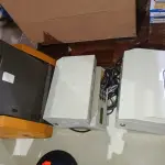 LOTE 394 - 02 RELÓGIOS DE PONTO MARCA CHRONOS E 01 MIMEOGRAFO MARCA FACIT. (NO ESTADO) ATENÇÃO! FAZER A VISITAÇÃO ANTES DE ARREMATAR, NÃO SABEMOS SE FUNCIONA. LEILÃO NÃO TEM GARANTIA E NEM DEVOLUÇÃO, SUJEITO A POSSÍVEIS AVARIAS VISÍVEIS/OCULTAS E/OU AUSÊNCIA DE COMPONENTES.