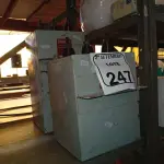 LOTE 247 - 02 CAPACITORES. (NO ESTADO) ATENÇÃO! FAZER A VISITAÇÃO ANTES DE ARREMATAR, NÃO SABEMOS SE FUNCIONA. LEILÃO NÃO TEM GARANTIA E NEM DEVOLUÇÃO, SUJEITO A POSSÍVEIS AVARIAS VISÍVEIS/OCULTAS E/OU AUSÊNCIA DE COMPONENTES.