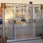 LOTE 500 - 01 JANELA COR TRAD PRONTA 120X100 QUAD REQ12(2F2M) HAIALA NOVO. (NO ESTADO) ATENÇÃO! FAZER A VISITAÇÃO ANTES DE ARREMATAR, NÃO SABEMOS SE FUNCIONA. LEILÃO NÃO TEM GARANTIA E NEM DEVOLUÇÃO, SUJEITO A POSSÍVEIS AVARIAS VISÍVEIS/OCULTAS E/OU AUSÊNCIA DE COMPONENTES.
