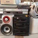 LOTE 349 - 01 VIDEOCASSETE, 01 TOCA CD, 03 CAIXAS DE SOM, 01 MICRO SYSTEM E 01SUCATA ELETRÔNICA.  (NO ESTADO) ATENÇÃO! FAZER A VISITAÇÃO ANTES DE ARREMATAR, NÃO SABEMOS SE FUNCIONA. LEILÃO NÃO TEM GARANTIA E NEM DEVOLUÇÃO, SUJEITO A POSSÍVEIS AVARIAS VISÍVEIS/OCULTAS E/OU AUSÊNCIA DE COMPONENTES.
