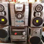 LOTE 380 - 02 APARELHOS DE SOM MARCA AIWA E SONY. (NO ESTADO) ATENÇÃO! FAZER A VISITAÇÃO ANTES DE ARREMATAR, NÃO SABEMOS SE FUNCIONA. LEILÃO NÃO TEM GARANTIA E NEM DEVOLUÇÃO, SUJEITO A POSSÍVEIS AVARIAS VISÍVEIS/OCULTAS E/OU AUSÊNCIA DE COMPONENTES.