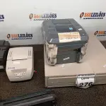 LOTE 276 - 01 CAIXA REGISTRADORA, 01 UNIDADE IMAGEM PHASER 6250 COLOR LASER E 03 IMPRESSORAS MARCAS E MODELOS DIVERSOS. (NO ESTADO) ATENÇÃO! FAZER A VISITAÇÃO ANTES DE ARREMATAR, NÃO SABEMOS SE FUNCIONA. LEILÃO NÃO TEM GARANTIA E NEM DEVOLUÇÃO, SUJEITO A POSSÍVEIS AVARIAS VISÍVEIS/OCULTAS E/OU AUSÊNCIA DE COMPONENTES.