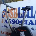 LOTE 473 - 01 BICICLETA PARA GINÁSTICA. (NO ESTADO) ATENÇÃO! FAZER A VISITAÇÃO ANTES DE ARREMATAR, NÃO SABEMOS SE FUNCIONA. LEILÃO NÃO TEM GARANTIA E NEM DEVOLUÇÃO, SUJEITO A POSSÍVEIS AVARIAS VISÍVEIS/OCULTAS E/OU AUSÊNCIA DE COMPONENTES.