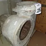 LOTE 263 - 01 CENTRIFUGA BLOWER COM MOTOR ELÉTRICO. (NO ESTADO) ATENÇÃO! FAZER A VISITAÇÃO ANTES DE ARREMATAR, NÃO SABEMOS SE FUNCIONA. LEILÃO NÃO TEM GARANTIA E NEM DEVOLUÇÃO, SUJEITO A POSSÍVEIS AVARIAS VISÍVEIS/OCULTAS E/OU AUSÊNCIA DE COMPONENTES.
