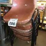 LOTE 286 - 08 CADEIRAS MARROM DE PLÁSTICO COM BASE DE FERRO. (NO ESTADO) ATENÇÃO! FAZER A VISITAÇÃO ANTES DE ARREMATAR, NÃO SABEMOS SE FUNCIONA. LEILÃO NÃO TEM GARANTIA E NEM DEVOLUÇÃO, SUJEITO A POSSÍVEIS AVARIAS VISÍVEIS/OCULTAS E/OU AUSÊNCIA DE COMPONENTES.