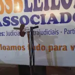 LOTE 253 - 01 ENCERADEIRA INDUSTRIAL MARCA BANDEIRANTE. (NO ESTADO) ATENÇÃO! FAZER A VISITAÇÃO ANTES DE ARREMATAR, NÃO SABEMOS SE FUNCIONA. LEILÃO NÃO TEM GARANTIA E NEM DEVOLUÇÃO, SUJEITO A POSSÍVEIS AVARIAS VISÍVEIS/OCULTAS E/OU AUSÊNCIA DE COMPONENTES.