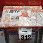 LOTE 312 - 01 BANCO ESCADA DE ALUMÍNIO MARCA BTF. (NO ESTADO) ATENÇÃO! FAZER A VISITAÇÃO ANTES DE ARREMATAR, NÃO SABEMOS SE FUNCIONA. LEILÃO NÃO TEM GARANTIA E NEM DEVOLUÇÃO, SUJEITO A POSSÍVEIS AVARIAS VISÍVEIS/OCULTAS E/OU AUSÊNCIA DE COMPONENTES.