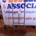 LOTE 331 - 01 CARRINHO DE MÃO PARA CARGAS 180KG TRAMONTINA. (NO ESTADO) ATENÇÃO! FAZER A VISITAÇÃO ANTES DE ARREMATAR, NÃO SABEMOS SE FUNCIONA. LEILÃO NÃO TEM GARANTIA E NEM DEVOLUÇÃO, SUJEITO A POSSÍVEIS AVARIAS VISÍVEIS/OCULTAS E/OU AUSÊNCIA DE COMPONENTES.