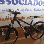 LOTE 374 - 01 BICICLETA VENZON ARO “29” (NO ESTADO) ATENÇÃO! FAZER A VISITAÇÃO ANTES DE ARREMATAR, NÃO SABEMOS SE FUNCIONA. LEILÃO NÃO TEM GARANTIA E NEM DEVOLUÇÃO, SUJEITO A POSSÍVEIS AVARIAS VISÍVEIS/OCULTAS E/OU AUSÊNCIA DE COMPONENTES.