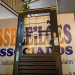 LOTE 540 - 01 PORTA VEN MIS TRAD 085X212 ESQ QUAD REQ12 HAIALA NOVO. (NO ESTADO) ATENÇÃO! FAZER A VISITAÇÃO ANTES DE ARREMATAR, NÃO SABEMOS SE FUNCIONA. LEILÃO NÃO TEM GARANTIA E NEM DEVOLUÇÃO, SUJEITO A POSSÍVEIS AVARIAS VISÍVEIS/OCULTAS E/OU AUSÊNCIA DE COMPONENTES.