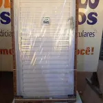 LOTE 525 - 01 PORTA VEN APD BRANCA 085X215 ESQ REQ12 - HAIALA NOVO. (NO ESTADO) ATENÇÃO! FAZER A VISITAÇÃO ANTES DE ARREMATAR, NÃO SABEMOS SE FUNCIONA. LEILÃO NÃO TEM GARANTIA E NEM DEVOLUÇÃO, SUJEITO A POSSÍVEIS AVARIAS VISÍVEIS/OCULTAS E/OU AUSÊNCIA DE COMPONENTES.