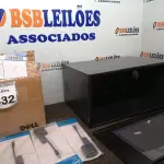 LOTE 332 - 01 RACK 5U DE PAREDE MARCA ÔNIX E 01 CAIXA COM GRANDE QUANTIDADE DE ADAPTADORES VGA. (NO ESTADO) ATENÇÃO! FAZER A VISITAÇÃO ANTES DE ARREMATAR, NÃO SABEMOS SE FUNCIONA. LEILÃO NÃO TEM GARANTIA E NEM DEVOLUÇÃO, SUJEITO A POSSÍVEIS AVARIAS VISÍVEIS/OCULTAS E/OU AUSÊNCIA DE COMPONENTES.