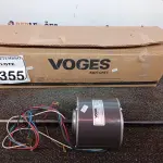 LOTE 355 - 01 MOTOR ELÉTRICO PARA EVAPORADORA DE AR CONDICIONADO. (NO ESTADO) ATENÇÃO! FAZER A VISITAÇÃO ANTES DE ARREMATAR, NÃO SABEMOS SE FUNCIONA. LEILÃO NÃO TEM GARANTIA E NEM DEVOLUÇÃO, SUJEITO A POSSÍVEIS AVARIAS VISÍVEIS/OCULTAS E/OU AUSÊNCIA DE COMPONENTES.