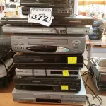 LOTE 372 - 01 CLIMATIZADOR MARCA PHILCO 220V, 02 VIDEOCASSETES E DIVERSOS APARELHOS DE DVDS MARCAS E MODELOS DIVERSOS. (NO ESTADO) ATENÇÃO! FAZER A VISITAÇÃO ANTES DE ARREMATAR, NÃO SABEMOS SE FUNCIONA. LEILÃO NÃO TEM GARANTIA E NEM DEVOLUÇÃO, SUJEITO A POSSÍVEIS AVARIAS VISÍVEIS/OCULTAS E/OU AUSÊNCIA DE COMPONENTES.