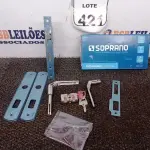 LOTE 421 - 02 FECHADURAS POPLINE ALAVANCA CR SOPRANO (NO ESTADO) ATENÇÃO! FAZER A VISITAÇÃO ANTES DE ARREMATAR, NÃO SABEMOS SE FUNCIONA. LEILÃO NÃO TEM GARANTIA E NEM DEVOLUÇÃO, SUJEITO A POSSÍVEIS AVARIAS VISÍVEIS/OCULTAS E/OU AUSÊNCIA DE COMPONENTES.
