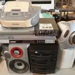 LOTE 349 - 01 VIDEOCASSETE, 01 TOCA CD, 03 CAIXAS DE SOM, 01 MICRO SYSTEM E 01SUCATA ELETRÔNICA.  (NO ESTADO) ATENÇÃO! FAZER A VISITAÇÃO ANTES DE ARREMATAR, NÃO SABEMOS SE FUNCIONA. LEILÃO NÃO TEM GARANTIA E NEM DEVOLUÇÃO, SUJEITO A POSSÍVEIS AVARIAS VISÍVEIS/OCULTAS E/OU AUSÊNCIA DE COMPONENTES.