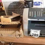 LOTE 289 - 02 IMPRESSORAS, 01 CAIXOTE DE MADEIRA E 01 GARRAFA DE CAFÉ. (NO ESTADO) ATENÇÃO! FAZER A VISITAÇÃO ANTES DE ARREMATAR, NÃO SABEMOS SE FUNCIONA. LEILÃO NÃO TEM GARANTIA E NEM DEVOLUÇÃO, SUJEITO A POSSÍVEIS AVARIAS VISÍVEIS/OCULTAS E/OU AUSÊNCIA DE COMPONENTES.