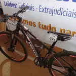 LOTE 374 - 01 BICICLETA VENZON ARO “29” (NO ESTADO) ATENÇÃO! FAZER A VISITAÇÃO ANTES DE ARREMATAR, NÃO SABEMOS SE FUNCIONA. LEILÃO NÃO TEM GARANTIA E NEM DEVOLUÇÃO, SUJEITO A POSSÍVEIS AVARIAS VISÍVEIS/OCULTAS E/OU AUSÊNCIA DE COMPONENTES.
