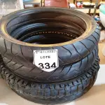 LOTE 334 - 04 PNEUS DE MOTO USADOS COM NUMERAÇÕES DIVERSAS. (NO ESTADO) ATENÇÃO! FAZER A VISITAÇÃO ANTES DE ARREMATAR, NÃO SABEMOS SE FUNCIONA. LEILÃO NÃO TEM GARANTIA E NEM DEVOLUÇÃO, SUJEITO A POSSÍVEIS AVARIAS VISÍVEIS/OCULTAS E/OU AUSÊNCIA DE COMPONENTES.