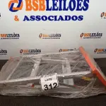 LOTE 312 - 01 BANCO ESCADA DE ALUMÍNIO MARCA BTF. (NO ESTADO) ATENÇÃO! FAZER A VISITAÇÃO ANTES DE ARREMATAR, NÃO SABEMOS SE FUNCIONA. LEILÃO NÃO TEM GARANTIA E NEM DEVOLUÇÃO, SUJEITO A POSSÍVEIS AVARIAS VISÍVEIS/OCULTAS E/OU AUSÊNCIA DE COMPONENTES.
