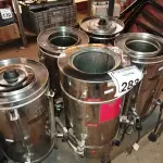 LOTE 283 - 05 CAFETEIRAS EM INOX MARCAS E MODELOS DIVERSOS. (NO ESTADO) ATENÇÃO! FAZER A VISITAÇÃO ANTES DE ARREMATAR, NÃO SABEMOS SE FUNCIONA. LEILÃO NÃO TEM GARANTIA E NEM DEVOLUÇÃO, SUJEITO A POSSÍVEIS AVARIAS VISÍVEIS/OCULTAS E/OU AUSÊNCIA DE COMPONENTES.