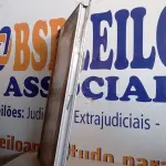 LOTE 448 - 01 JANELA MAXIM-AR PLENNA HORI 098X050 S/G BRANCO HAIALA NOVO. (NO ESTADO) ATENÇÃO! FAZER A VISITAÇÃO ANTES DE ARREMATAR, NÃO SABEMOS SE FUNCIONA. LEILÃO NÃO TEM GARANTIA E NEM DEVOLUÇÃO, SUJEITO A POSSÍVEIS AVARIAS VISÍVEIS/OCULTAS E/OU AUSÊNCIA DE COMPONENTES.