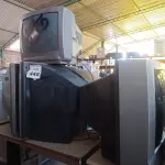 LOTE 449 - 04 TVS DE TUBO MARCAS E MODELOS DIVERSOS. (NO ESTADO) ATENÇÃO! FAZER A VISITAÇÃO ANTES DE ARREMATAR, NÃO SABEMOS SE FUNCIONA. LEILÃO NÃO TEM GARANTIA E NEM DEVOLUÇÃO, SUJEITO A POSSÍVEIS AVARIAS VISÍVEIS/OCULTAS E/OU AUSÊNCIA DE COMPONENTES.