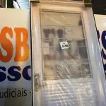 LOTE 536 - 01 PORTA VEN APD BRANCA 085X215 ESQ REQ12 - HAIALA NOVO. (NO ESTADO) ATENÇÃO! FAZER A VISITAÇÃO ANTES DE ARREMATAR, NÃO SABEMOS SE FUNCIONA. LEILÃO NÃO TEM GARANTIA E NEM DEVOLUÇÃO, SUJEITO A POSSÍVEIS AVARIAS VISÍVEIS/OCULTAS E/OU AUSÊNCIA DE COMPONENTES.