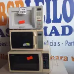LOTE 434 - 03 MICRO-ONDAS SENDO 01 COM PRATO, MARCAS E MODELOS DIVERSOS. (NO ESTADO) ATENÇÃO! FAZER A VISITAÇÃO ANTES DE ARREMATAR, NÃO SABEMOS SE FUNCIONA. LEILÃO NÃO TEM GARANTIA E NEM DEVOLUÇÃO, SUJEITO A POSSÍVEIS AVARIAS VISÍVEIS/OCULTAS E/OU AUSÊNCIA DE COMPONENTES.