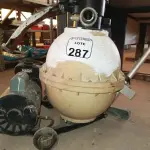 LOTE 287 - 01 BOMBA PARA PISCINA COM FILTRO. (NO ESTADO) ATENÇÃO! FAZER A VISITAÇÃO ANTES DE ARREMATAR, NÃO SABEMOS SE FUNCIONA. LEILÃO NÃO TEM GARANTIA E NEM DEVOLUÇÃO, SUJEITO A POSSÍVEIS AVARIAS VISÍVEIS/OCULTAS E/OU AUSÊNCIA DE COMPONENTES.