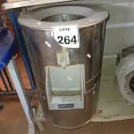 LOTE 264 - 01 DESCASCADOR DE BATATAS ELÉTRICO. (NO ESTADO) ATENÇÃO! FAZER A VISITAÇÃO ANTES DE ARREMATAR, NÃO SABEMOS SE FUNCIONA. LEILÃO NÃO TEM GARANTIA E NEM DEVOLUÇÃO, SUJEITO A POSSÍVEIS AVARIAS VISÍVEIS/OCULTAS E/OU AUSÊNCIA DE COMPONENTES.