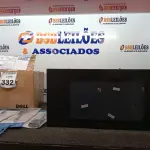 LOTE 332 - 01 RACK 5U DE PAREDE MARCA ÔNIX E 01 CAIXA COM GRANDE QUANTIDADE DE ADAPTADORES VGA. (NO ESTADO) ATENÇÃO! FAZER A VISITAÇÃO ANTES DE ARREMATAR, NÃO SABEMOS SE FUNCIONA. LEILÃO NÃO TEM GARANTIA E NEM DEVOLUÇÃO, SUJEITO A POSSÍVEIS AVARIAS VISÍVEIS/OCULTAS E/OU AUSÊNCIA DE COMPONENTES.