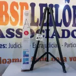 LOTE 477 - 01 TRIPÉ PARA SEGURAR MESA DE PROJEÇÃO. (NO ESTADO) ATENÇÃO! FAZER A VISITAÇÃO ANTES DE ARREMATAR, NÃO SABEMOS SE FUNCIONA. LEILÃO NÃO TEM GARANTIA E NEM DEVOLUÇÃO, SUJEITO A POSSÍVEIS AVARIAS VISÍVEIS/OCULTAS E/OU AUSÊNCIA DE COMPONENTES.