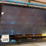 LOTE 220 - 01 TV DE 42” POLEGADAS PANASONIC C/AVARIAS. (NO ESTADO) ATENÇÃO! FAZER A VISITAÇÃO ANTES DE ARREMATAR, NÃO SABEMOS SE FUNCIONA. LEILÃO NÃO TEM GARANTIA E NEM DEVOLUÇÃO, SUJEITO A POSSÍVEIS AVARIAS VISÍVEIS/OCULTAS E/OU AUSÊNCIA DE COMPONENTES.