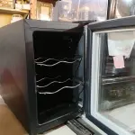 LOTE 161 - 01 ADEGA DYNASTY. (NO ESTADO) ATENÇÃO! FAZER A VISITAÇÃO ANTES DE ARREMATAR, NÃO SABEMOS SE FUNCIONA. LEILÃO NÃO TEM GARANTIA E NEM DEVOLUÇÃO, SUJEITO A POSSÍVEIS AVARIAS VISÍVEIS/OCULTAS E/OU AUSÊNCIA DE COMPONENTES.