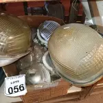 LOTE 056 - 01 LOTE COM VÁRIAS LUMINÁRIAS. (NO ESTADO) ATENÇÃO! FAZER A VISITAÇÃO ANTES DE ARREMATAR, NÃO SABEMOS SE FUNCIONA. LEILÃO NÃO TEM GARANTIA E NEM DEVOLUÇÃO, SUJEITO A POSSÍVEIS AVARIAS VISÍVEIS/OCULTAS E/OU AUSÊNCIA DE COMPONENTES.
