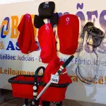 LOTE 568 - 01 CARRINHO DE BEBÊ. (NO ESTADO) ATENÇÃO! FAZER A VISITAÇÃO ANTES DE ARREMATAR, NÃO SABEMOS SE FUNCIONA. LEILÃO NÃO TEM GARANTIA E NEM DEVOLUÇÃO, SUJEITO A POSSÍVEIS AVARIAS VISÍVEIS/OCULTAS E/OU AUSÊNCIA DE COMPONENTES.