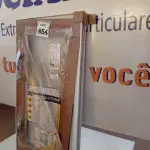 LOTE 454 - 01 JANELA MAXIM-AR PLENNA HORI 098X050 S/G BRANCO  HAIALA NOVO. (NO ESTADO) ATENÇÃO! FAZER A VISITAÇÃO ANTES DE ARREMATAR, NÃO SABEMOS SE FUNCIONA. LEILÃO NÃO TEM GARANTIA E NEM DEVOLUÇÃO, SUJEITO A POSSÍVEIS AVARIAS VISÍVEIS/OCULTAS E/OU AUSÊNCIA DE COMPONENTES.