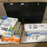 LOTE 166 - 01 LOTE COM DIVERSAS LUMINÁRIAS, 01 MONITOR E 01 TONER. (NO ESTADO) ATENÇÃO! FAZER A VISITAÇÃO ANTES DE ARREMATAR, NÃO SABEMOS SE FUNCIONA. LEILÃO NÃO TEM GARANTIA E NEM DEVOLUÇÃO, SUJEITO A POSSÍVEIS AVARIAS VISÍVEIS/OCULTAS E/OU AUSÊNCIA DE COMPONENTES.