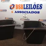 LOTE 049 - 02 BALDES DE PINTURA 15L CADA. (NO ESTADO) ATENÇÃO! FAZER A VISITAÇÃO ANTES DE ARREMATAR, NÃO SABEMOS SE FUNCIONA. LEILÃO NÃO TEM GARANTIA E NEM DEVOLUÇÃO, SUJEITO A POSSÍVEIS AVARIAS VISÍVEIS/OCULTAS E/OU AUSÊNCIA DE COMPONENTES.