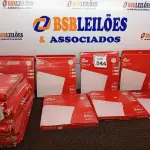 LOTE 044 - 01 LOTE COM DIVERSAS LUMINÁRIAS PAINEL DE LED. (NO ESTADO) ATENÇÃO! FAZER A VISITAÇÃO ANTES DE ARREMATAR, NÃO SABEMOS SE FUNCIONA. LEILÃO NÃO TEM GARANTIA E NEM DEVOLUÇÃO, SUJEITO A POSSÍVEIS AVARIAS VISÍVEIS/OCULTAS E/OU AUSÊNCIA DE COMPONENTES.